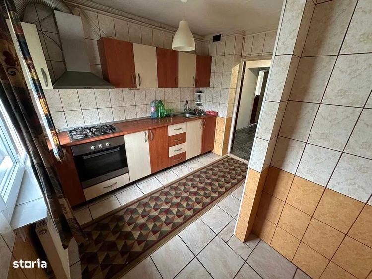 Apartament cu 3 camere decomandat, mobilat în Giurgiului