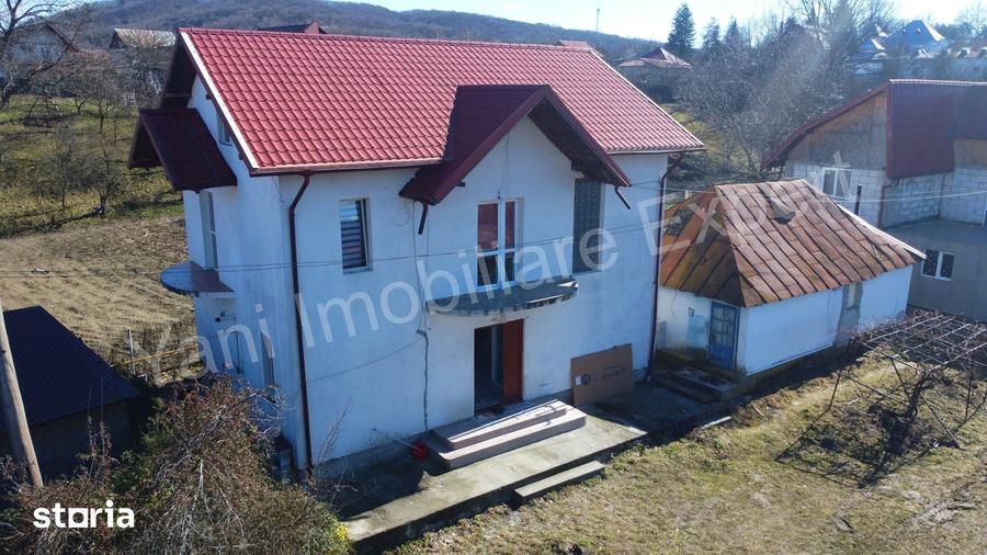 Casă cu 3 camere cu Teren 290 Mp în Central