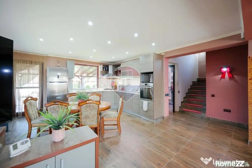 Casă cu 5 camere cu Teren 505 Mp în Central