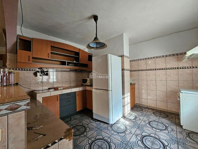 Apartament cu 4 camere decomandat în Micro 3