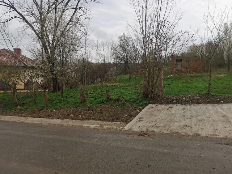 Teren de 1820 mp, în Ghirbom
