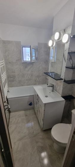 Apartament cu 2 camere decomandat în Florilor