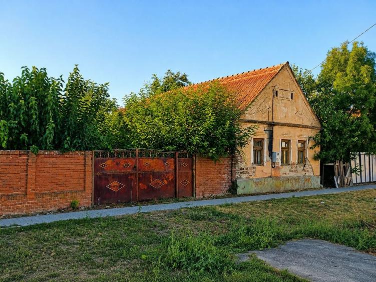 Casă individuală cu 3 camere cu Canalizare în Breștea