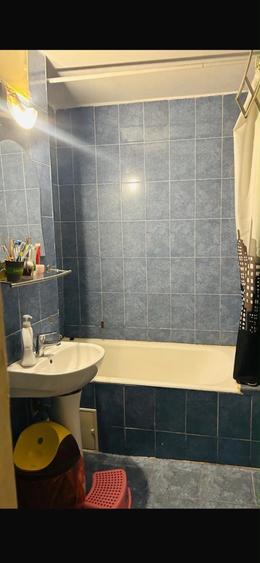 Apartament cu 3 camere decomandat în Exterior Vest
