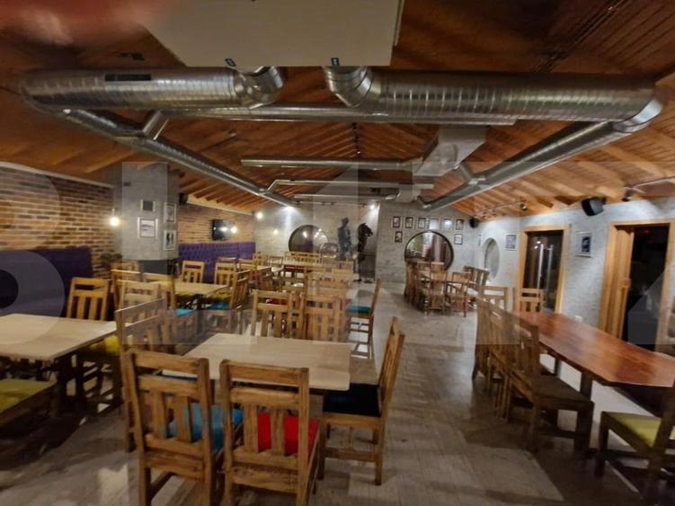 Spațiu comercial, de 240 mp, în Central