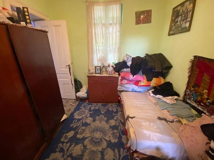 Casă cu 6 camere cu Teren 1300 Mp în Spătărei
