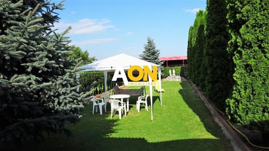 Casă individuală cu 7 camere cu Canalizare în Sântimbru