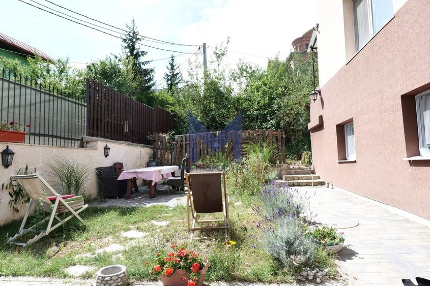 Casă individuală cu 4 camere cu Canalizare în Central