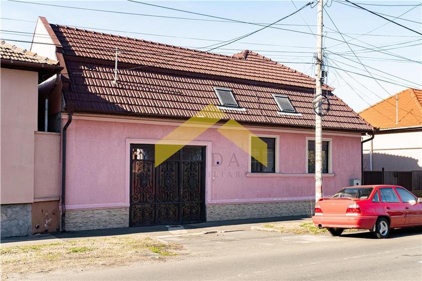 Casă individuală cu 5 camere cu Teren 1200 Mp în Pârneava