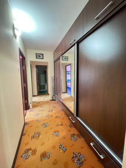 Apartament cu 3 camere decomandat, mobilat în Podu Roș
