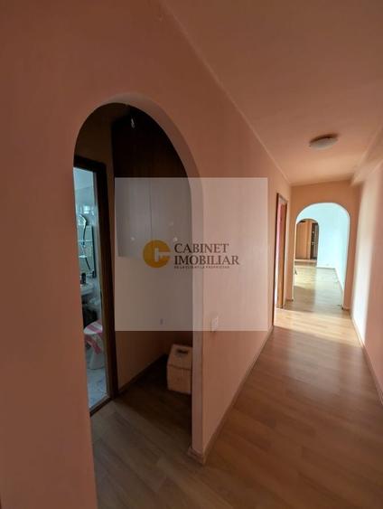Apartament cu 3 camere semidecomandat în Gorjului