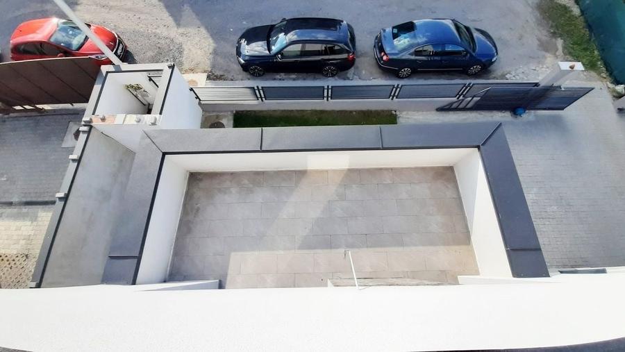 Duplex cu 6 camere cu Canalizare în Europa