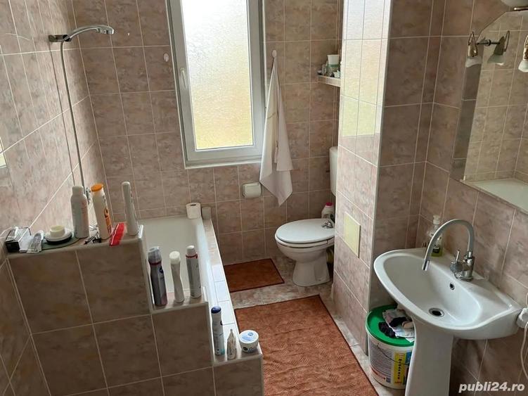 Casă cu 3 camere cu Teren 2795 Mp în Central
