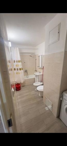 Apartament cu 2 camere decomandat în Rovine