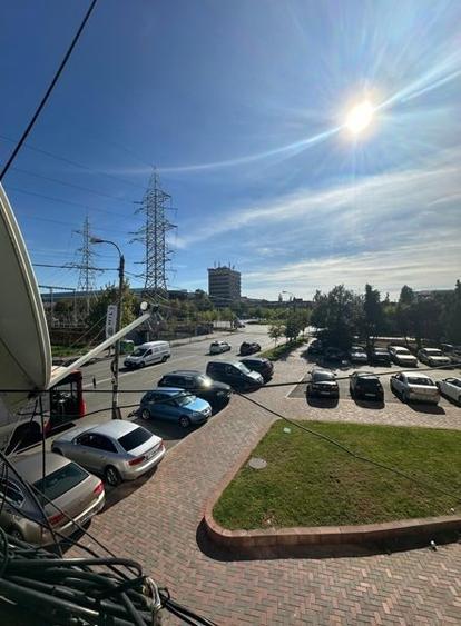 Spațiu comercial, de 1,000 mp, în Titan