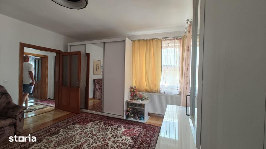 Casă cu 3 camere cu Teren 1080 Mp în Central