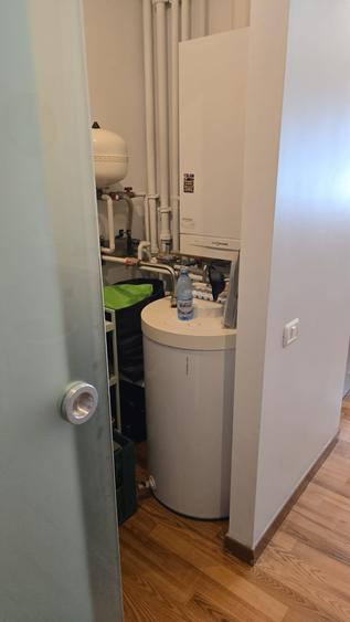 Apartament cu 4 camere decomandat în Capitale