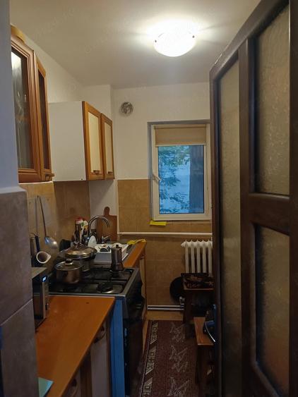 Apartament cu 3 camere semidecomandat în Mircea cel Bătrân