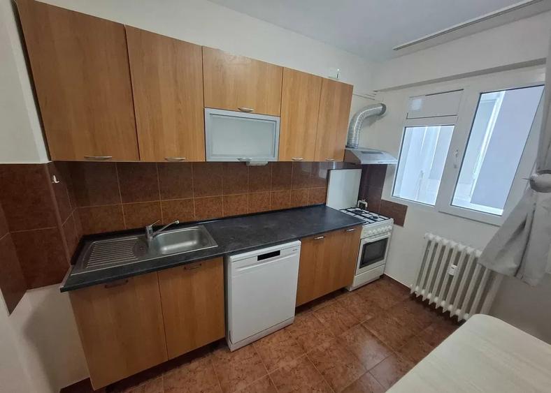 Apartament cu 2 camere semidecomandat, mobilat în Titan