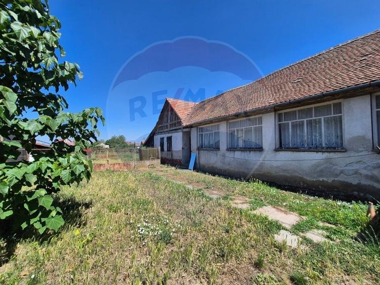 Casă individuală cu 3 camere cu Teren 1440 Mp în Central