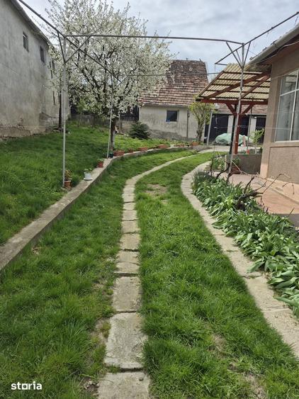 Casă cu 4 camere decomandat cu Teren 486 Mp în Șona