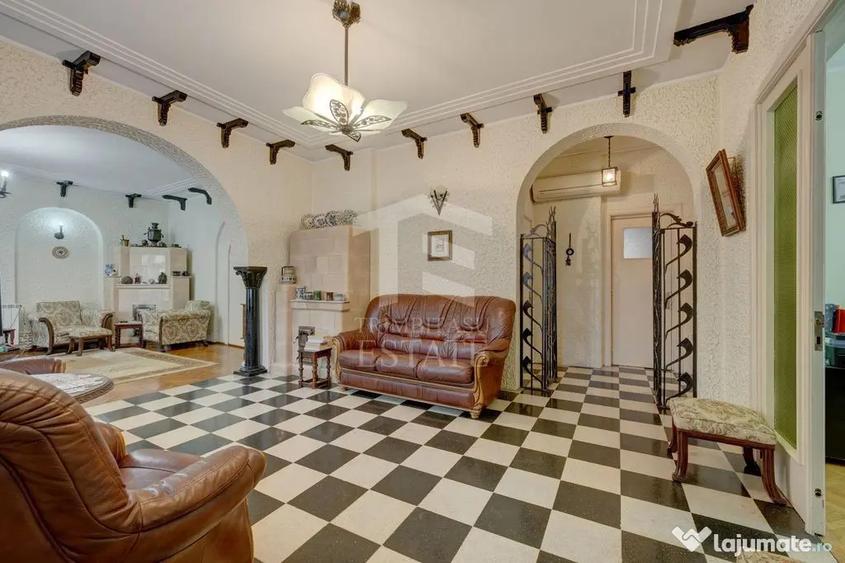 Casă cu 7 camere cu Teren 676 Mp în Romană