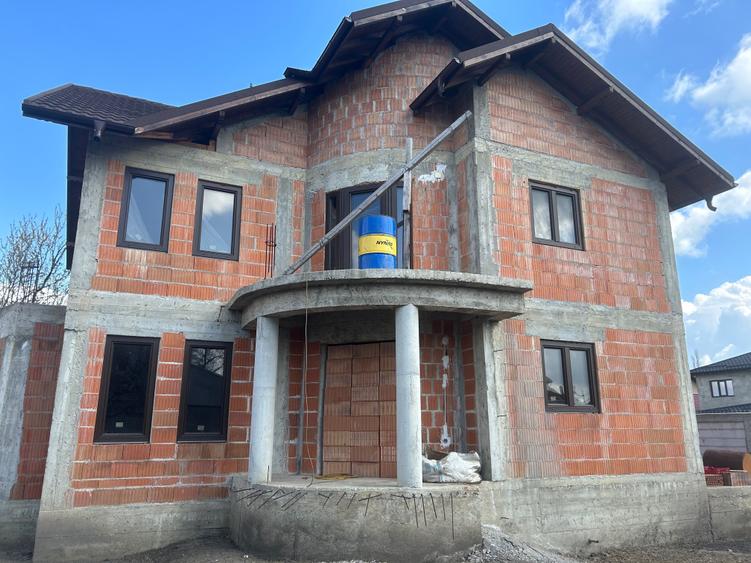Casă cu 4 camere în Bărcănești