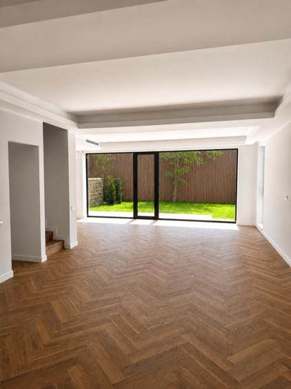 Casă individuală cu 5 camere cu Teren 236 Mp în Central