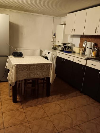 Casă cu 5 camere cu Canalizare în Central