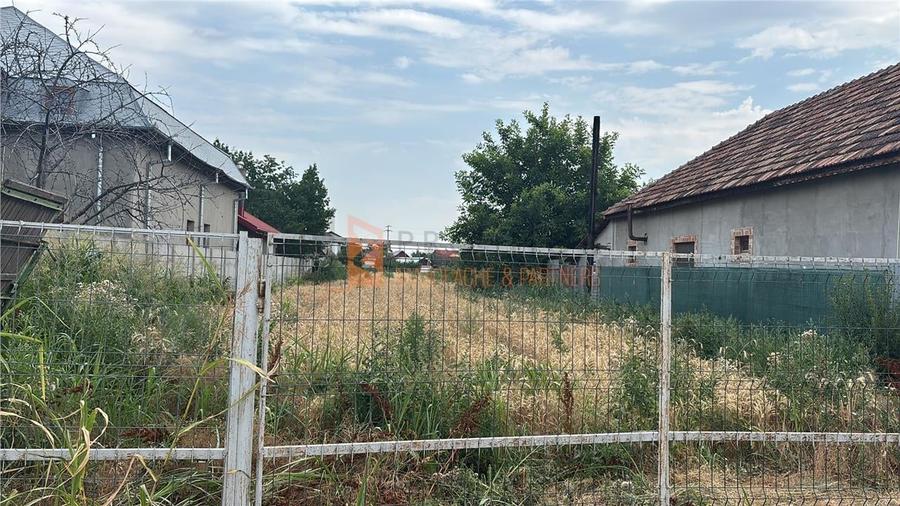 Teren Construcții intravilan de 2044 mp, în Mărăcineni