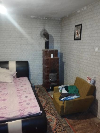 Casă cu 2 camere cu Teren 5500 Mp în Zlata