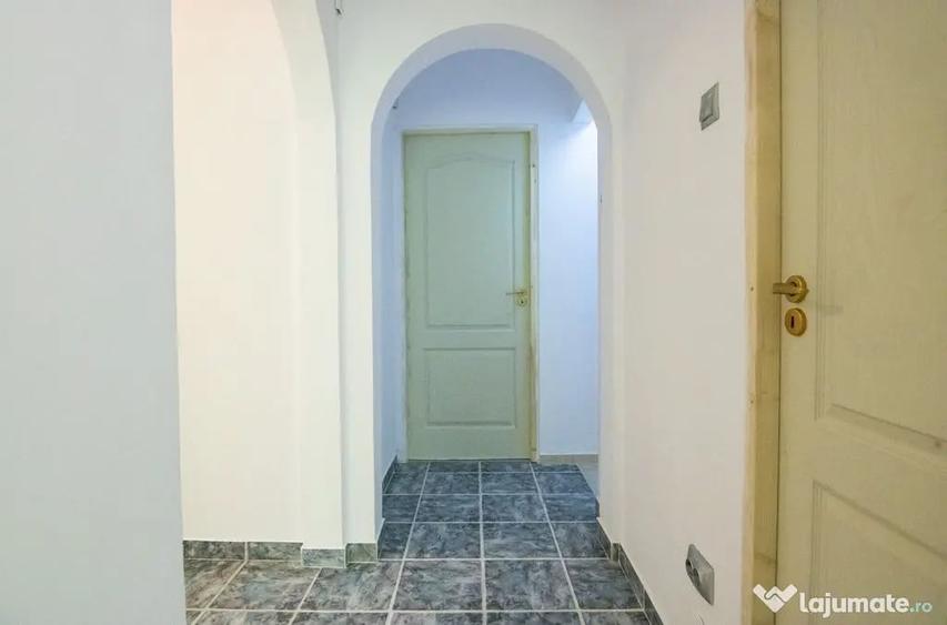 Apartament cu 4 camere decomandat în Drumul Taberei