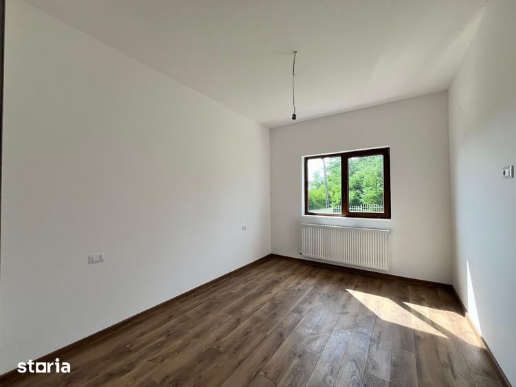 Casă cu 4 camere cu Teren 500 Mp în Central