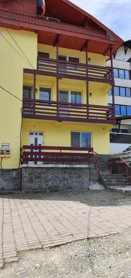 Casă individuală cu 12 camere cu Canalizare în Nord