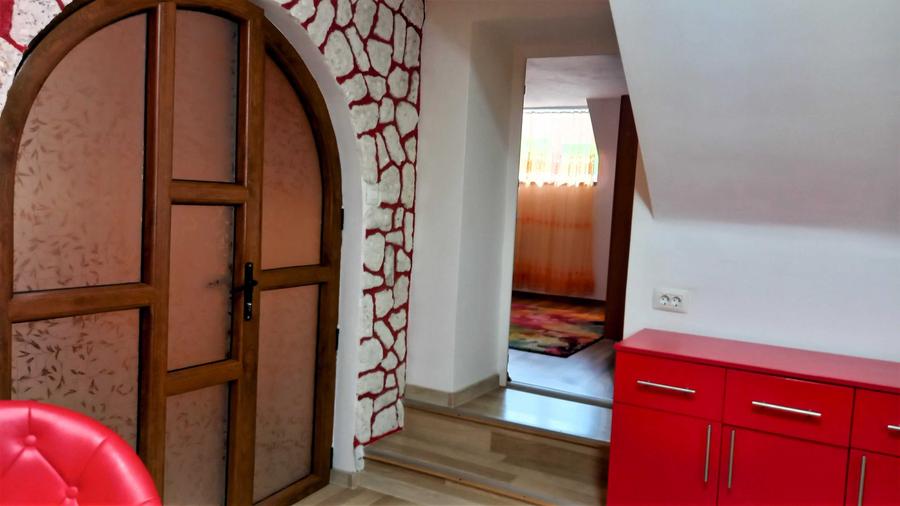 Apartament cu 4 camere semidecomandat în Ultracentral