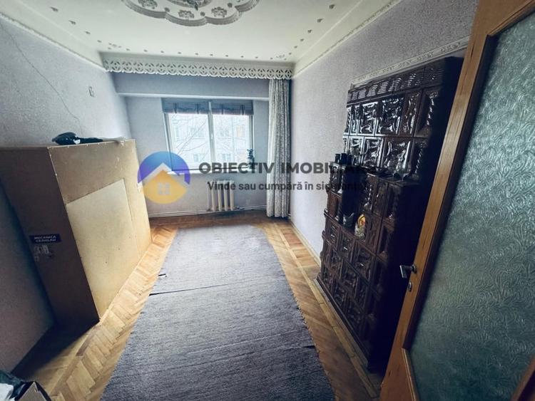 Apartament cu 4 camere decomandat în Mărăței
