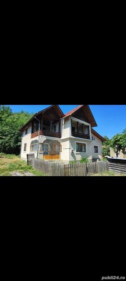 Casă cu 6 camere cu Teren 2080 Mp în Gura Foii