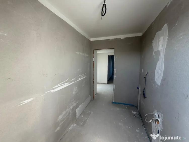 Apartament cu 3 camere decomandat în Florești