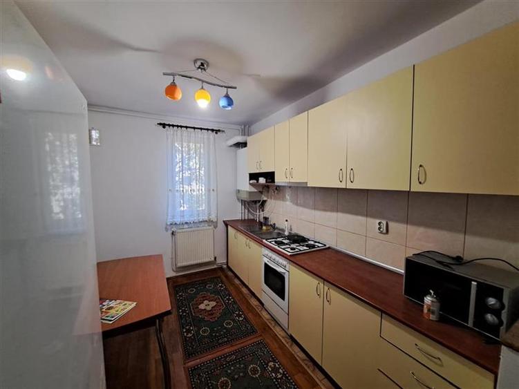 Apartament cu 3 camere decomandat, mobilat în Gheorgheni
