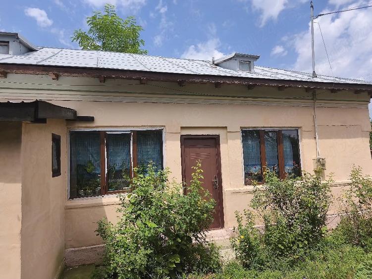 Casă cu 7 camere cu Teren 1400 Mp în Ologeni