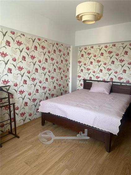 Apartament cu 2 camere semidecomandat, mobilat în Podul de Fier