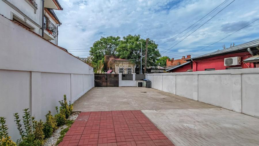 Casă individuală cu 6 camere cu Canalizare în Cantemir