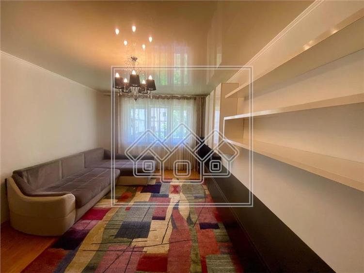 Apartament cu 3 camere decomandat în Turnișor