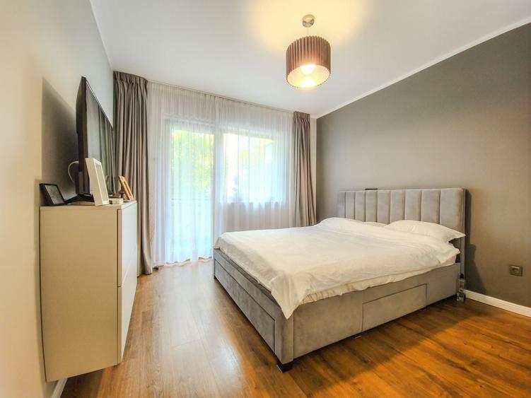 Apartament cu 3 camere semidecomandat, mobilat în Europa