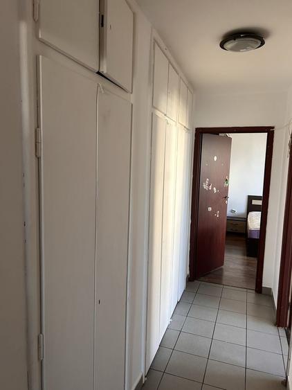 Apartament cu 3 camere decomandat în Cornișa