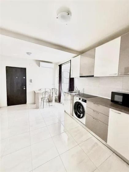 Apartament cu 3 camere semidecomandat în Lipovei