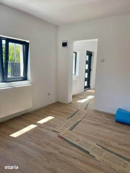 Casă cu 2 camere cu Teren 400 Mp în Mărgineni