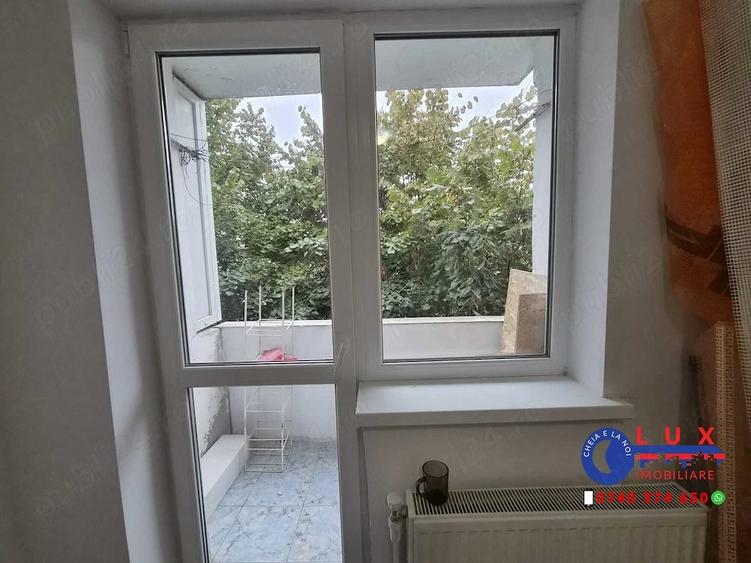 Apartament cu 3 camere semidecomandat în Babadag