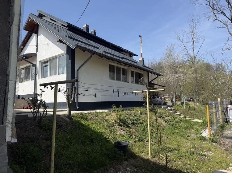 Casă cu 4 camere în Băbana