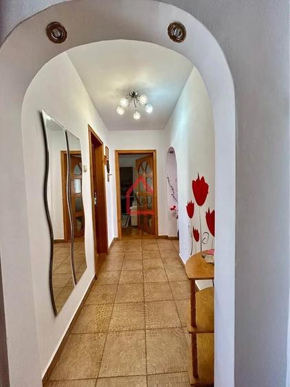 Apartament cu 4 camere decomandat în Colonești